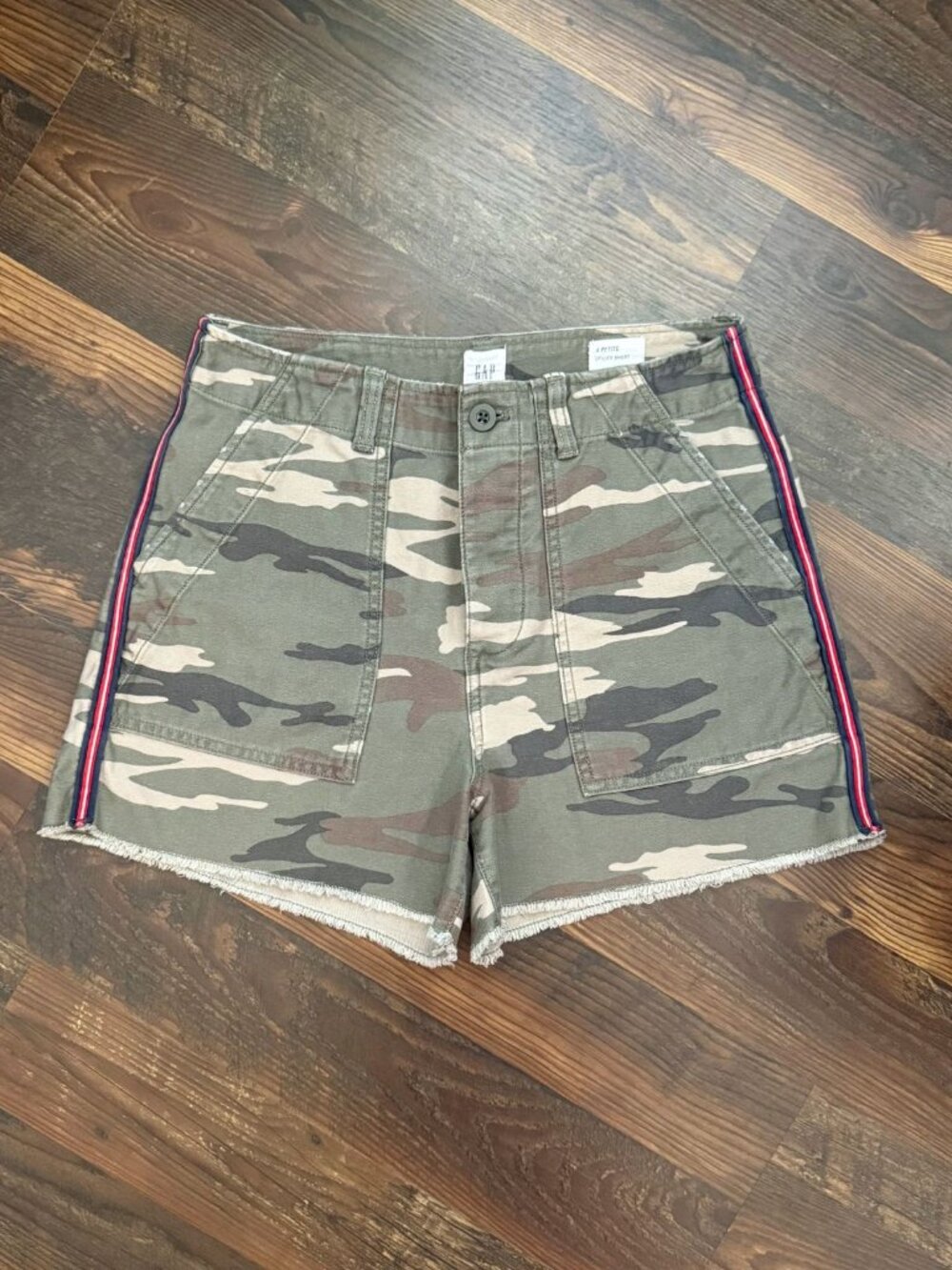 Gap Hight Rise Camo Utility Shorts